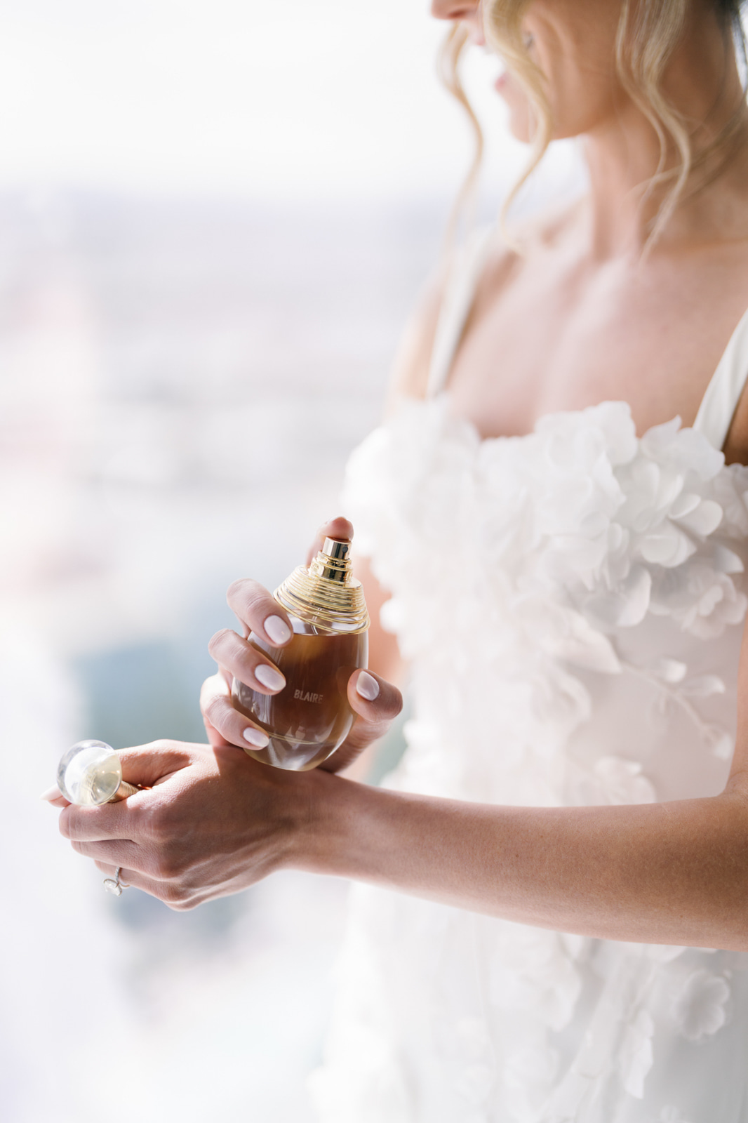 bride getting ready photo ideas