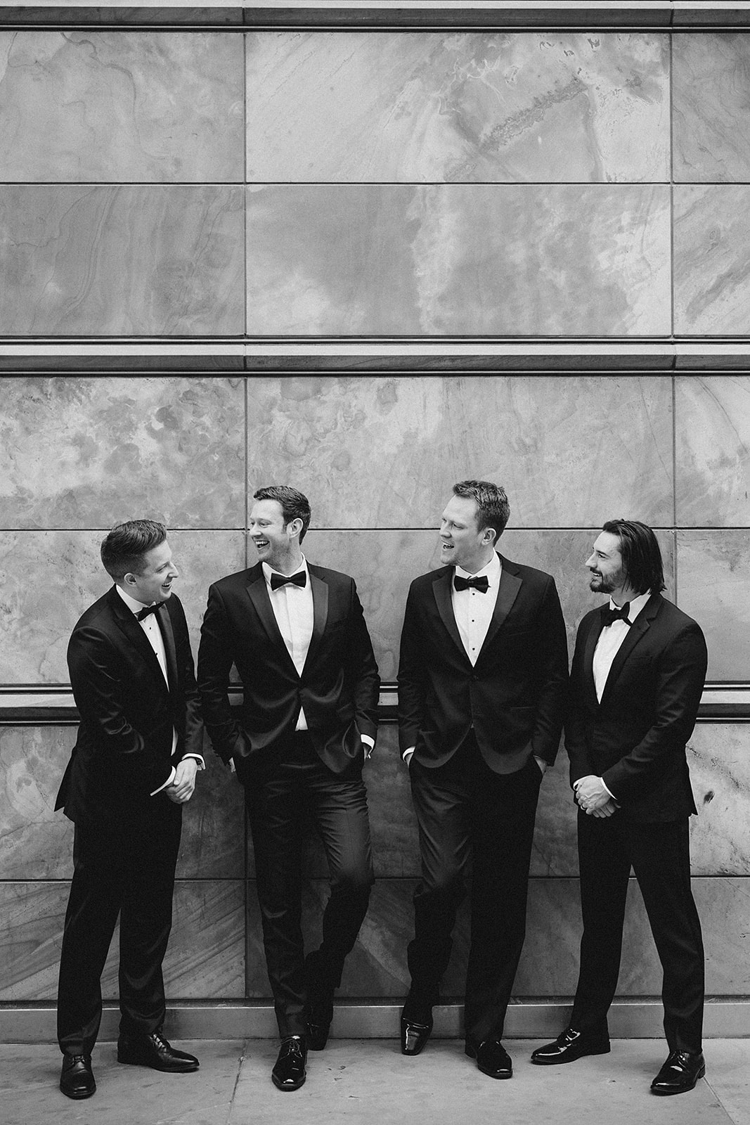 groom and groomsmen photo ideas