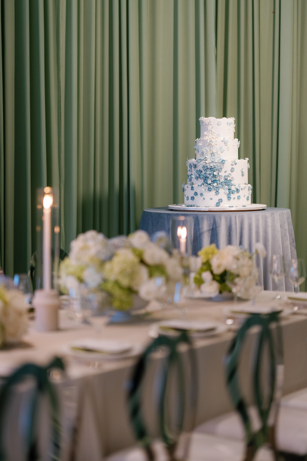 blue and white wedding cake ideas