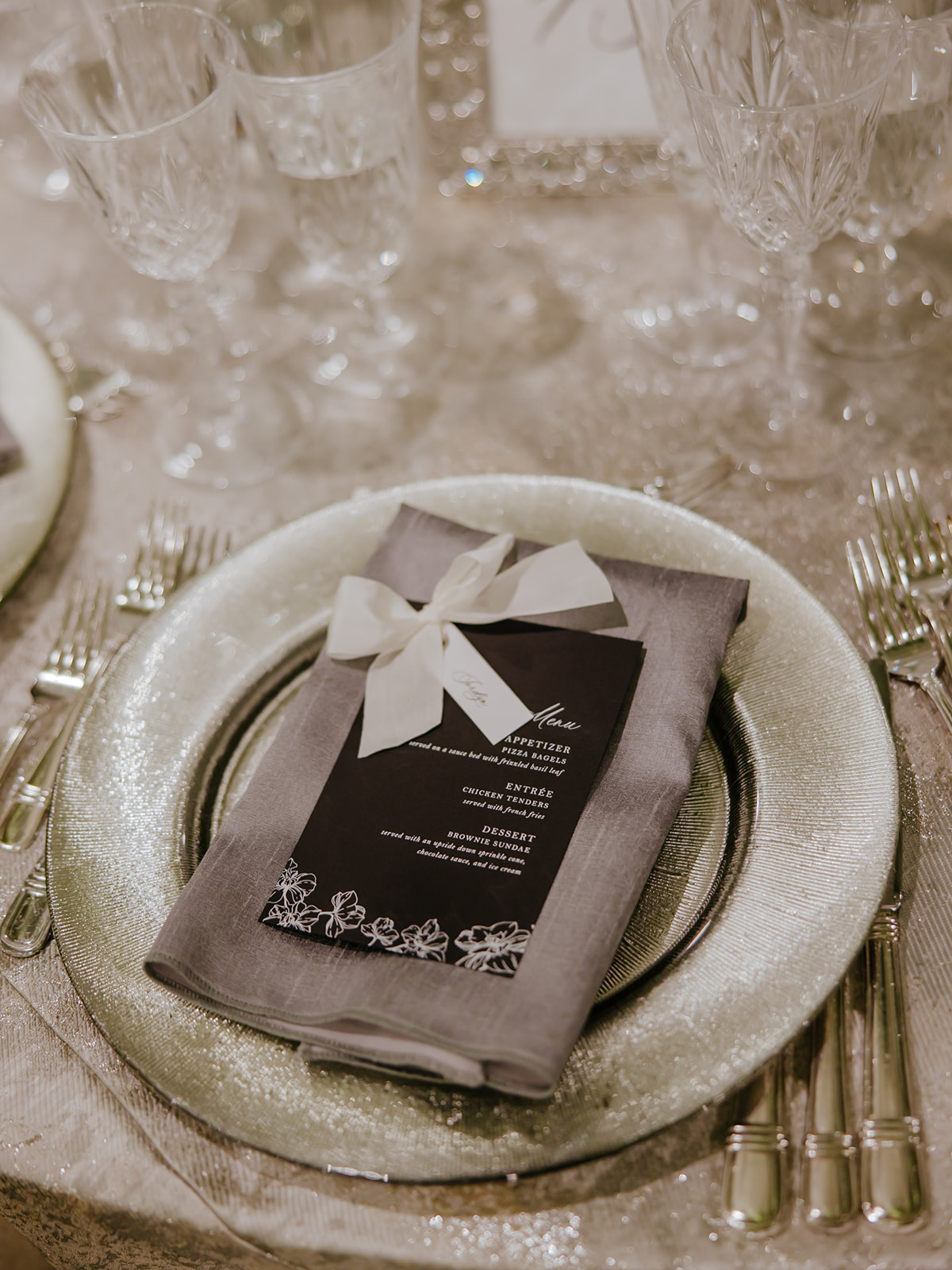 metallic silver wedding tablescape ideas