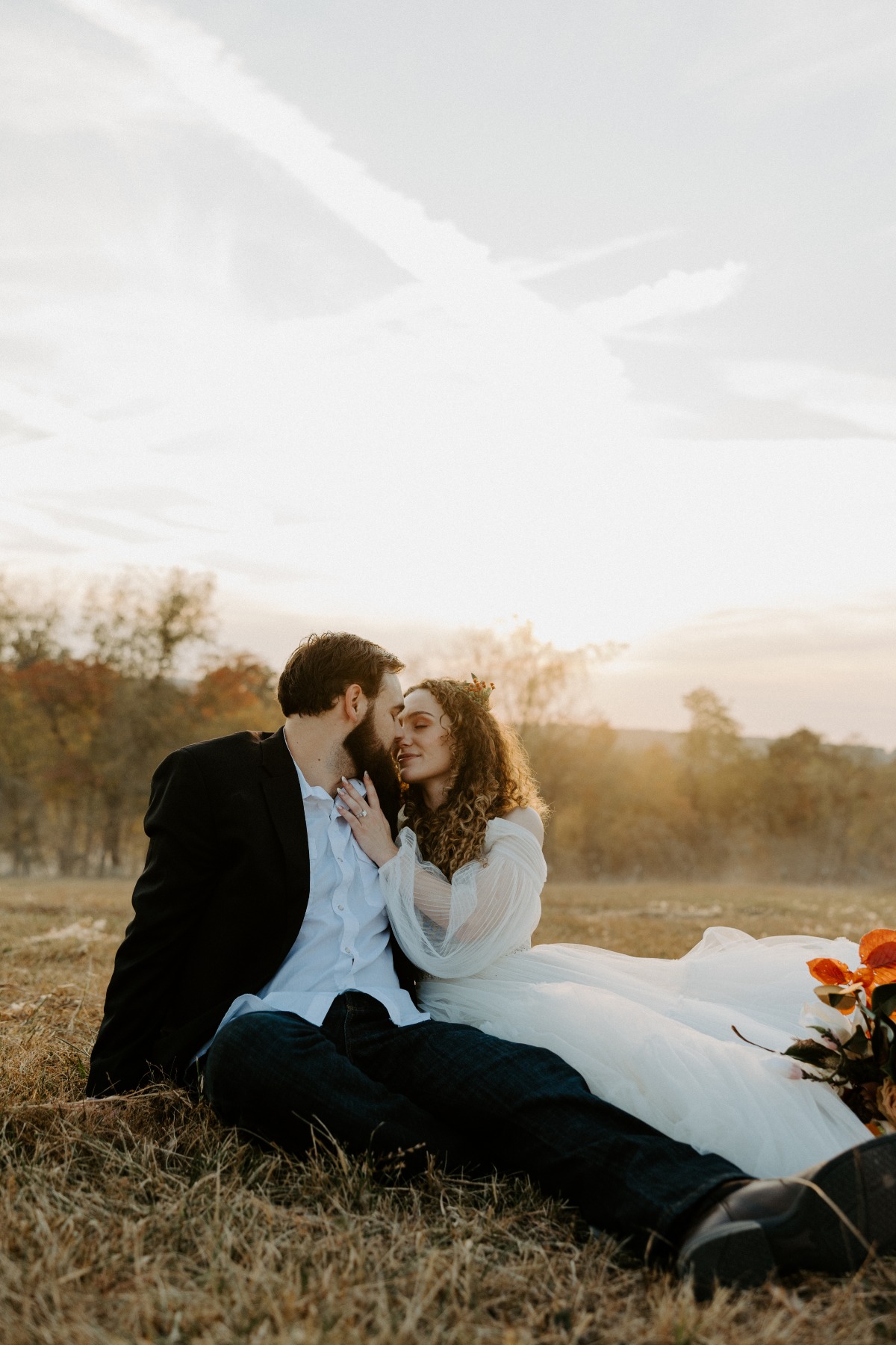 couples photo ideas in field for wedding
