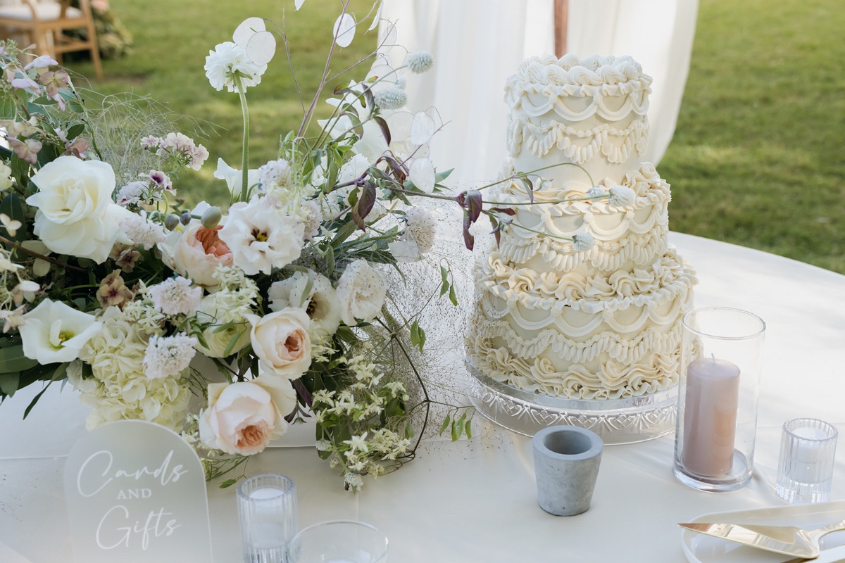lambeth style wedding cake
