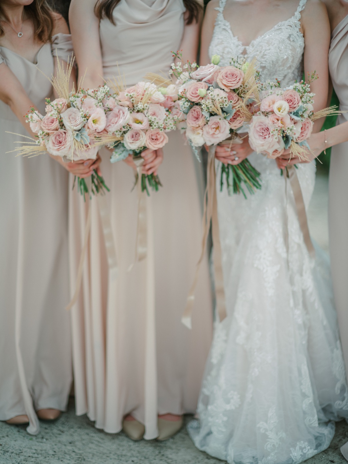 blush and peach wedding flower ideas