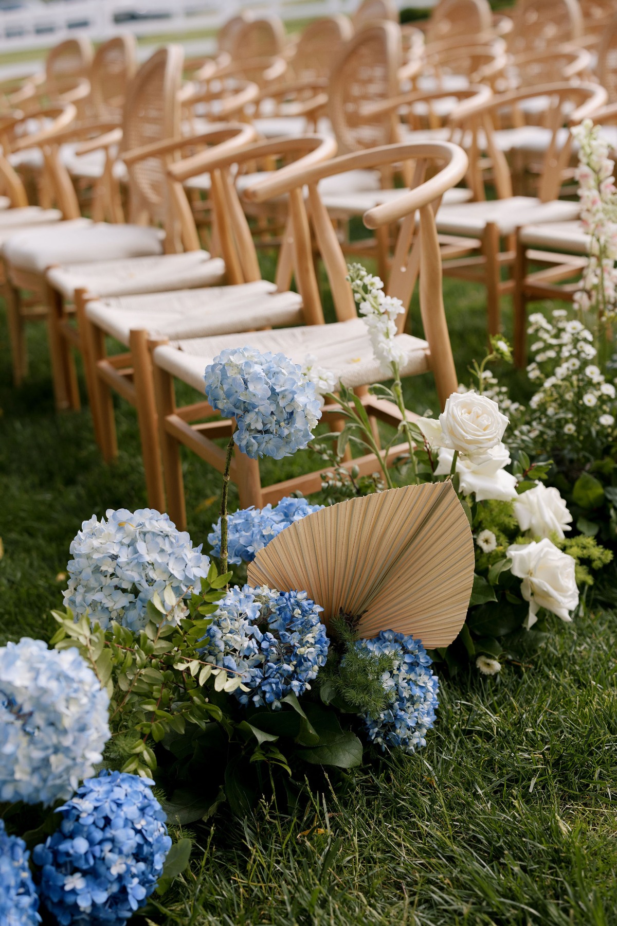 blue and white wedding flowers
