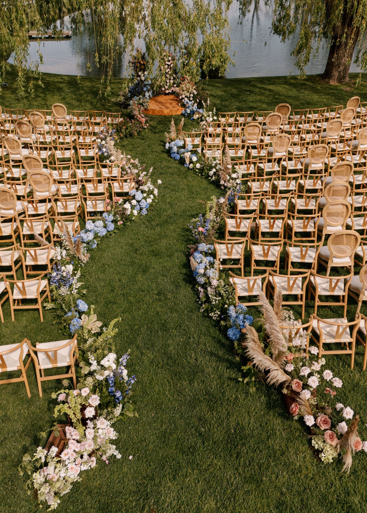 winding garden aisle