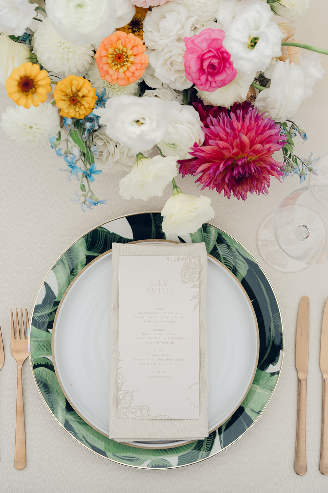 tropical place setting for wedding