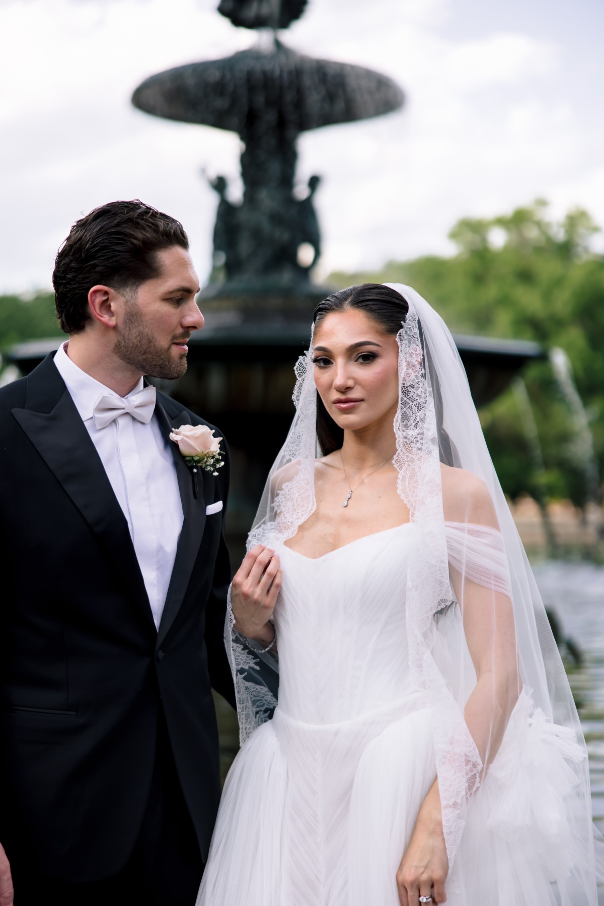 lace-trimmed veil