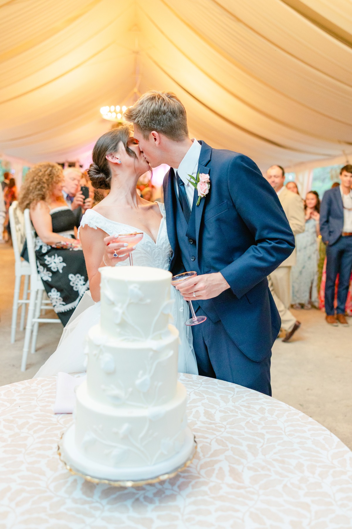 cake cutting photo ideas for wedding