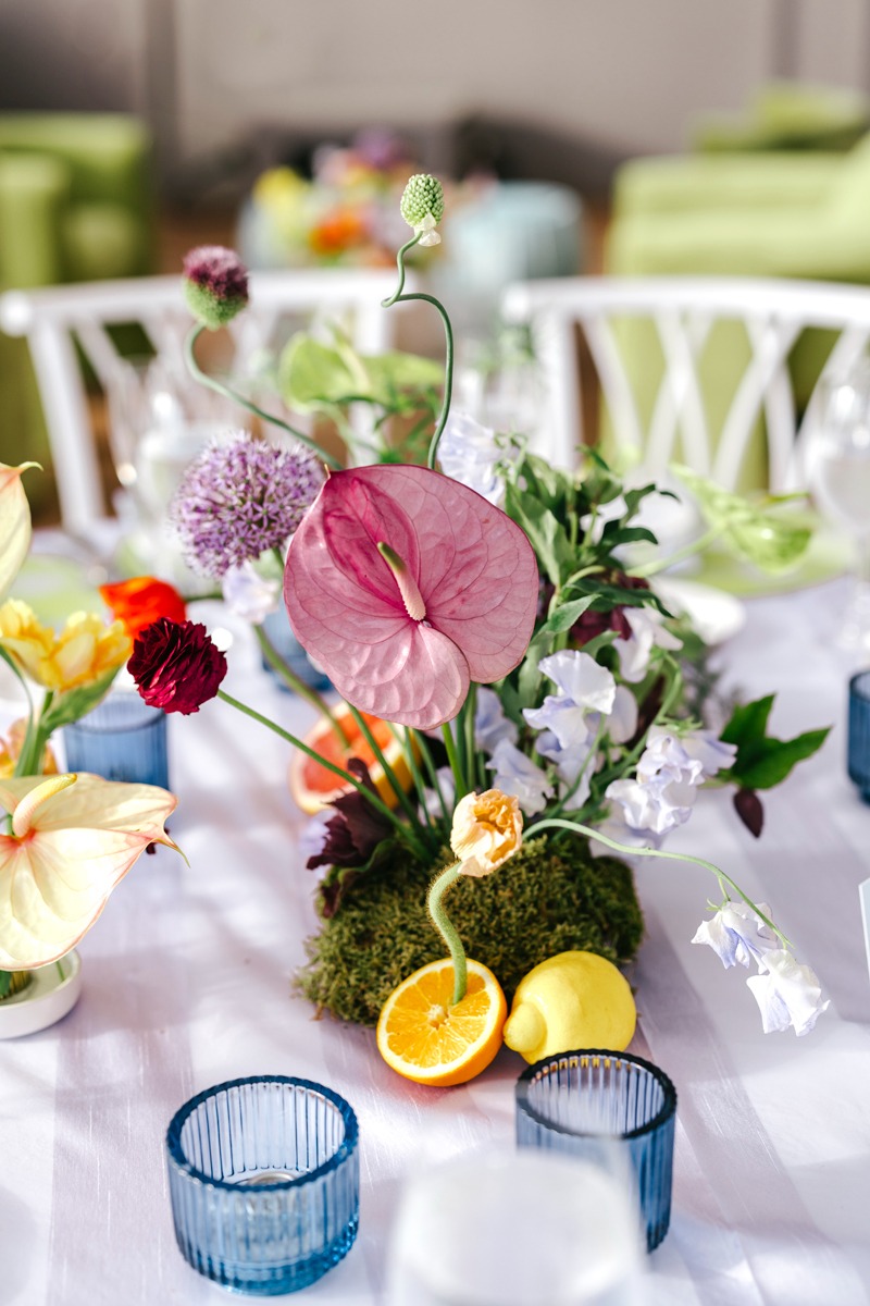 modern and colorful wedding flowers
