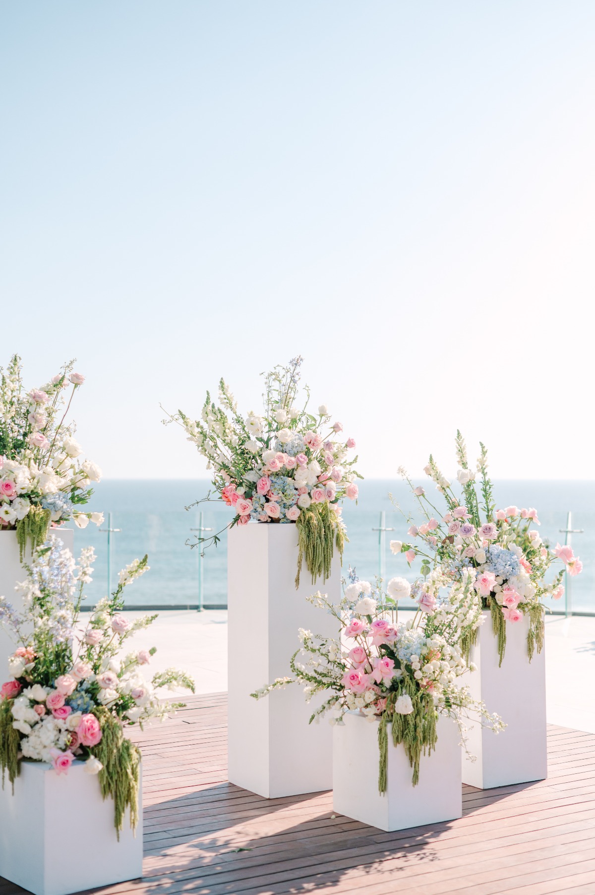 white floral pillars