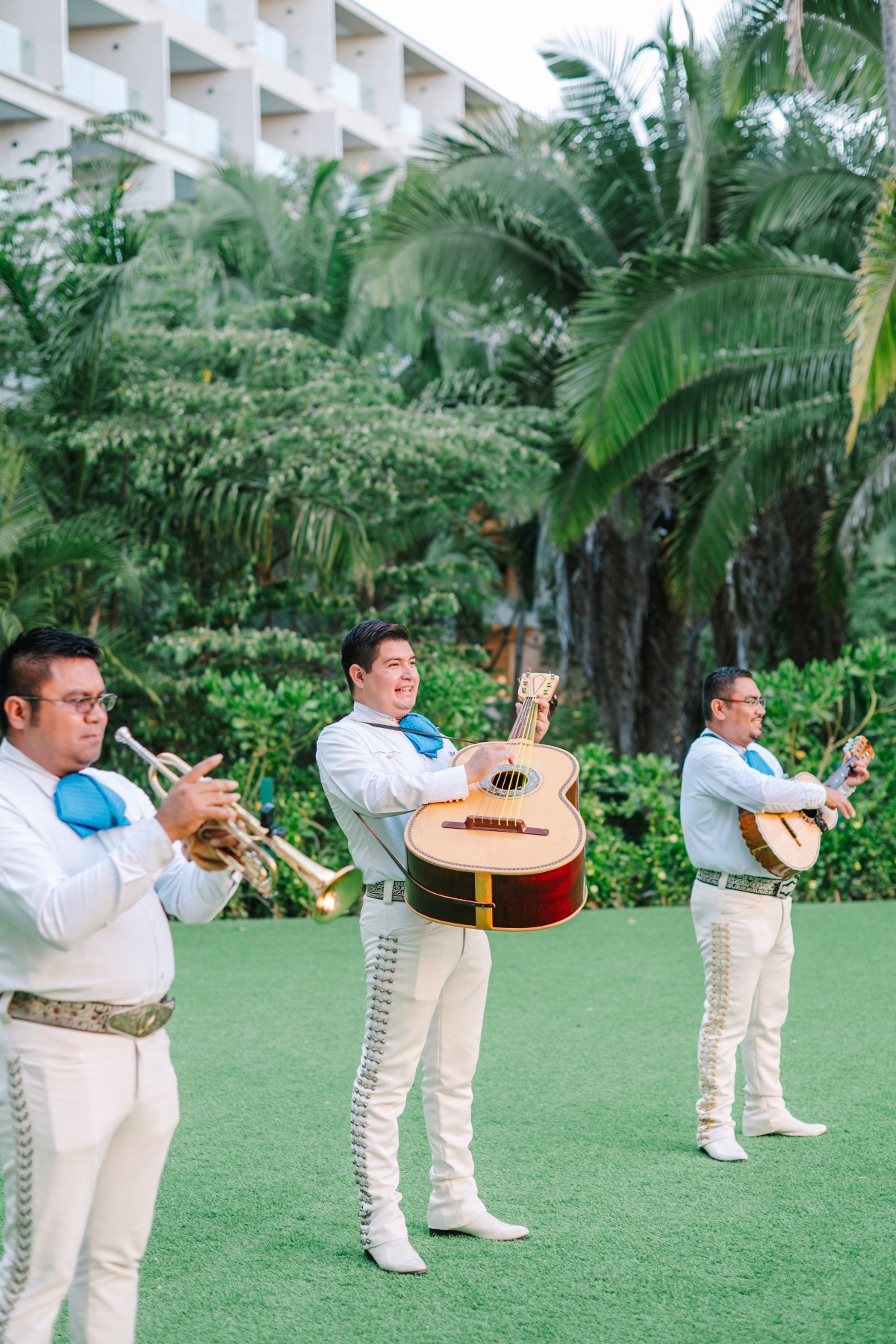 cocktail hour entertainment mariachi band