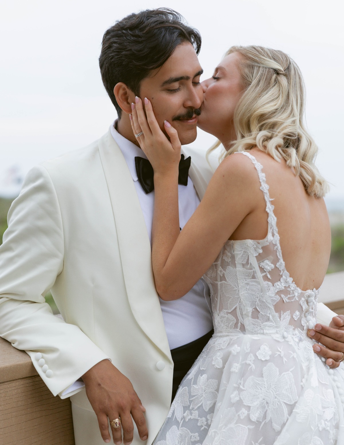 cute couples pose ideas for weddings