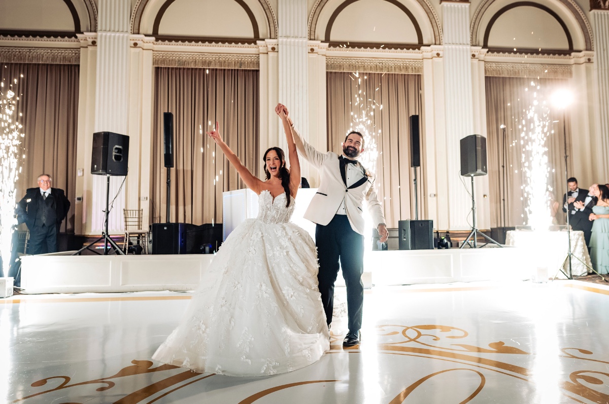 cold sparkler dance floor first dance