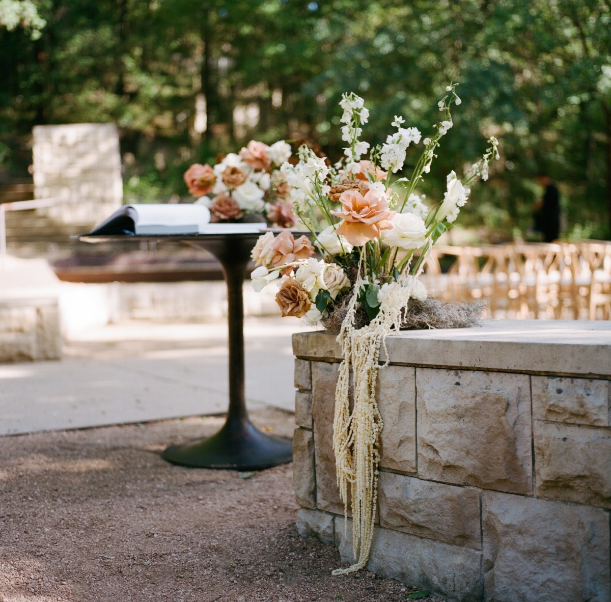 rose floral arrangement for wedding