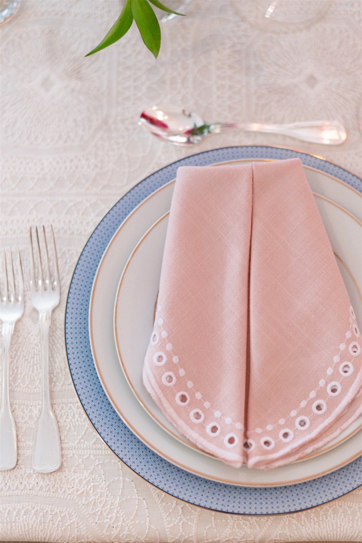 blue and pink place settings