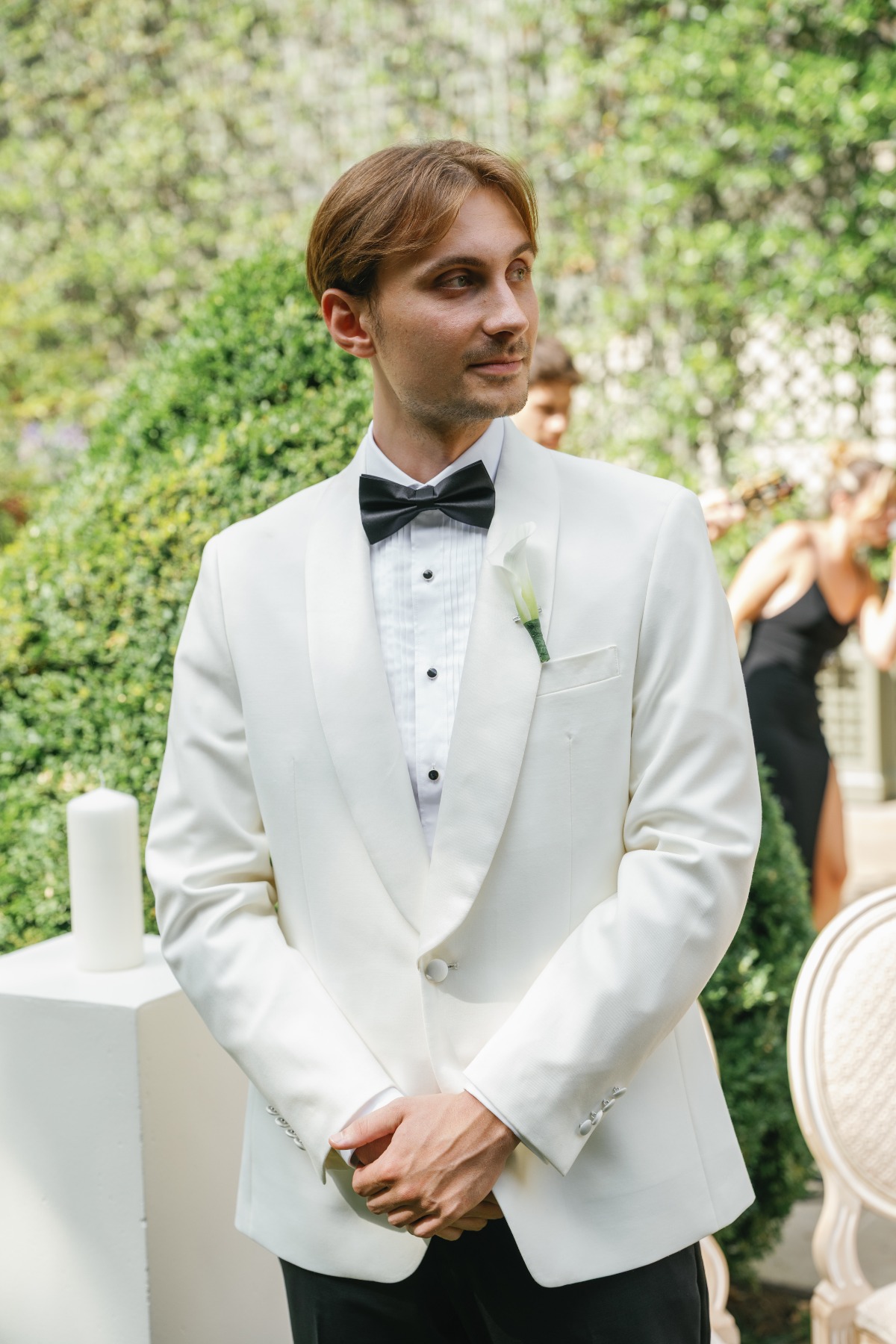 groom in white dinner jacket