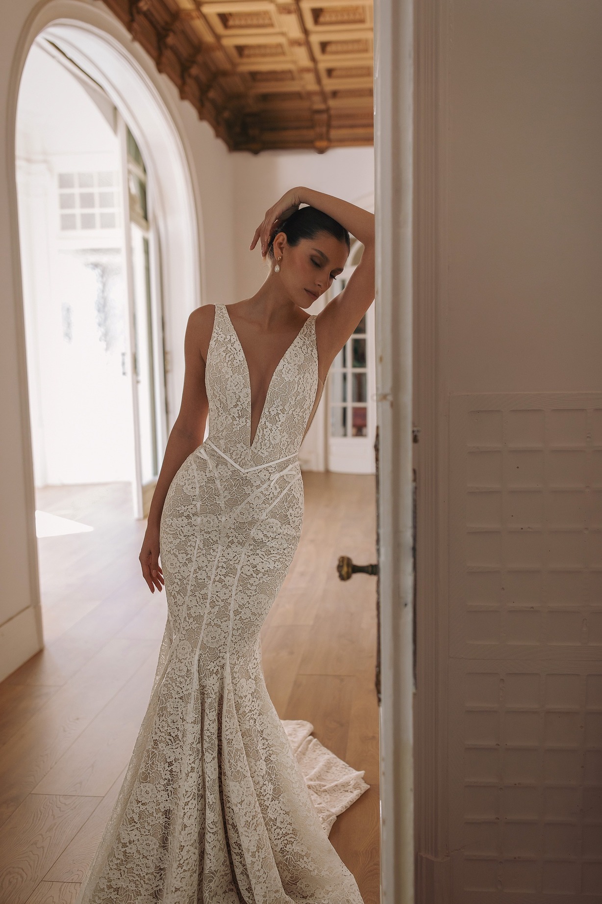 what to wear with a plunging neckline nood