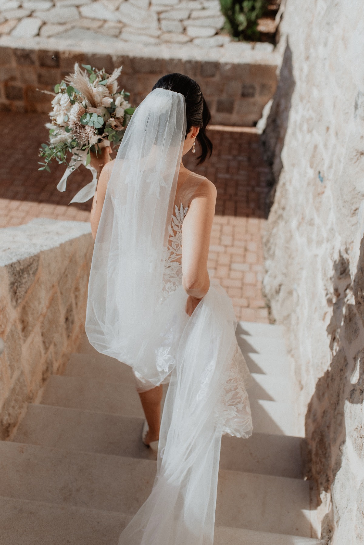bridal portrait pose ideas
