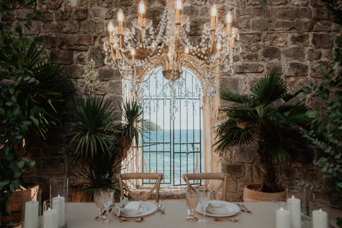 sweetheart table at historic wedding venue