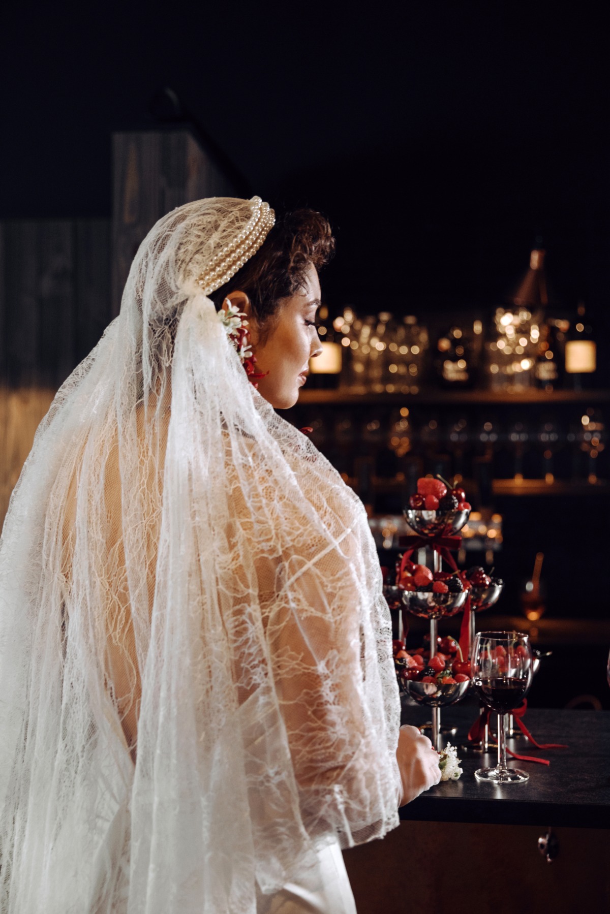 vintage lace veil with pearl crown
