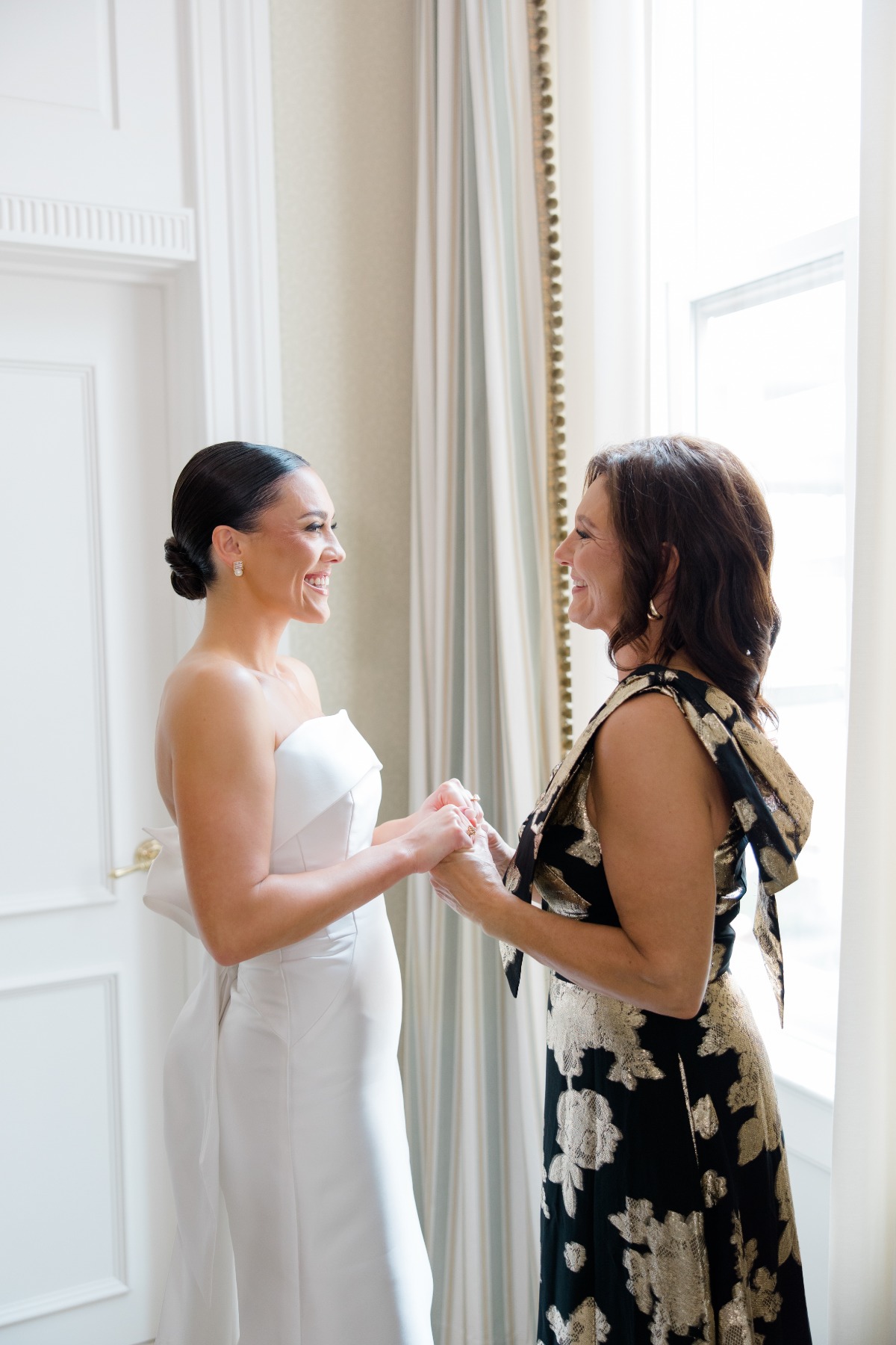 mother of the bride and bride photo ideas
