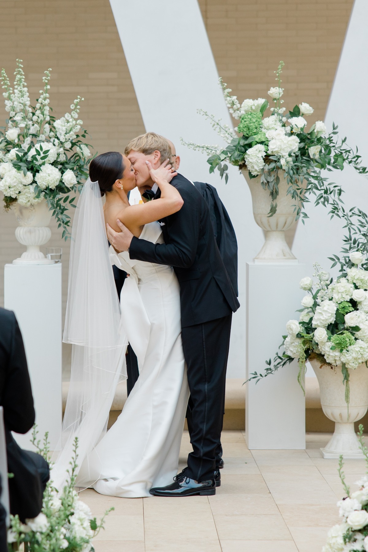 bride and groom kiss photo ideas