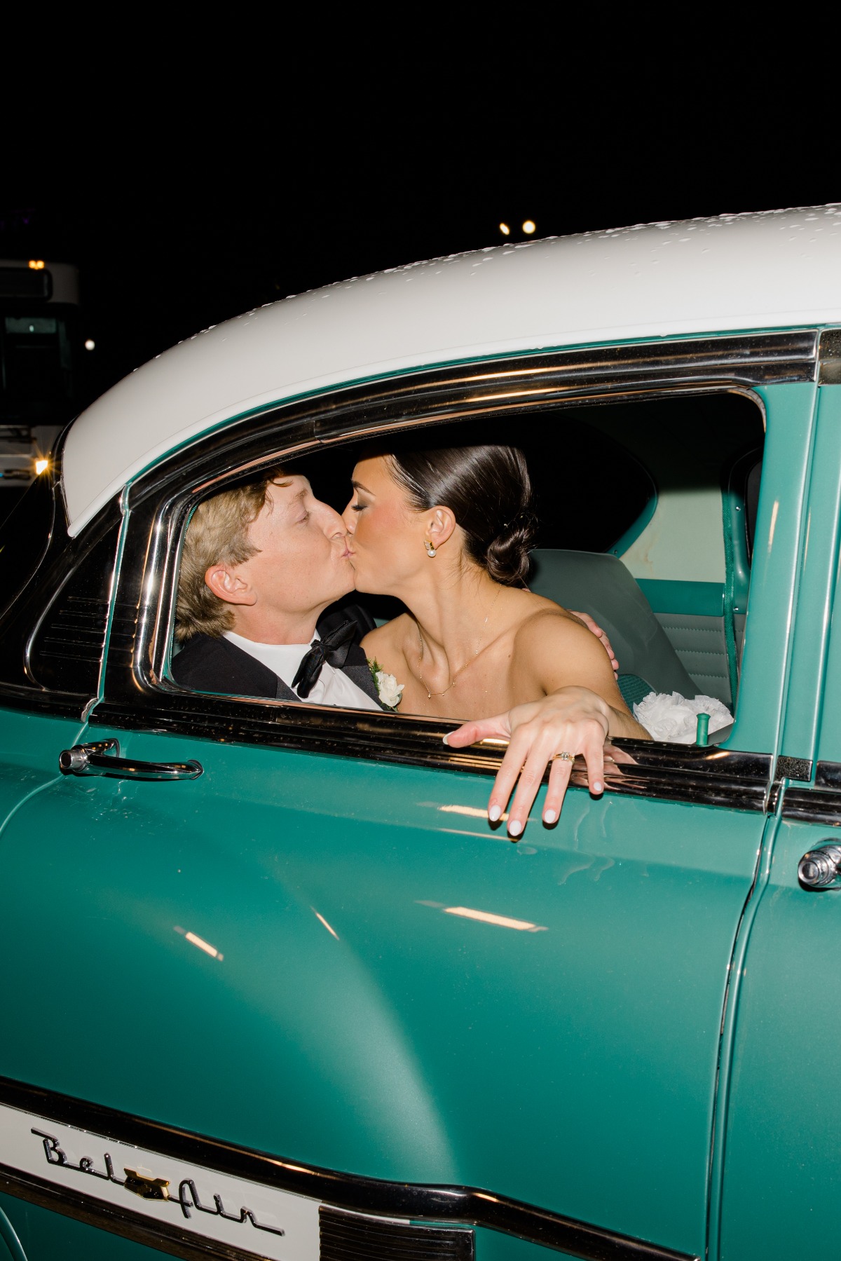 cute getaway car wedding photo ideas
