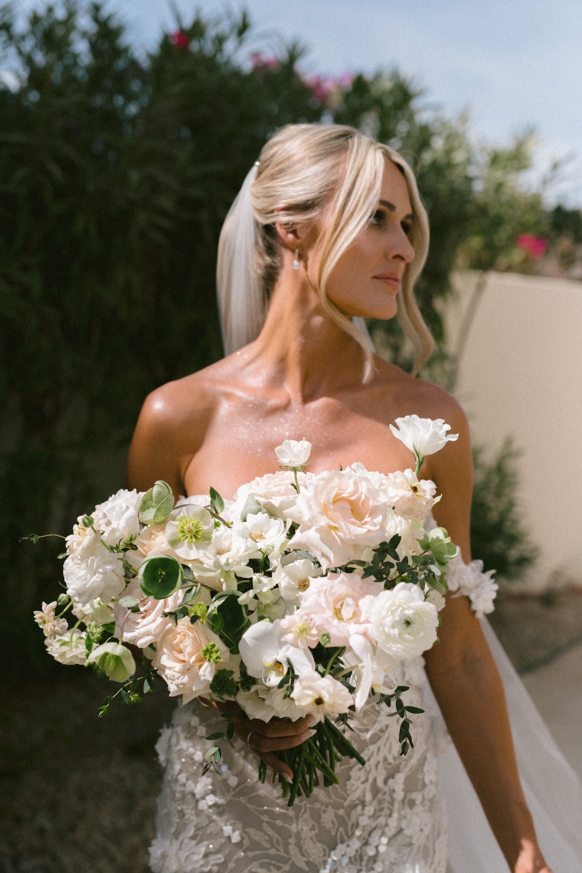 roses and anemones bouquet