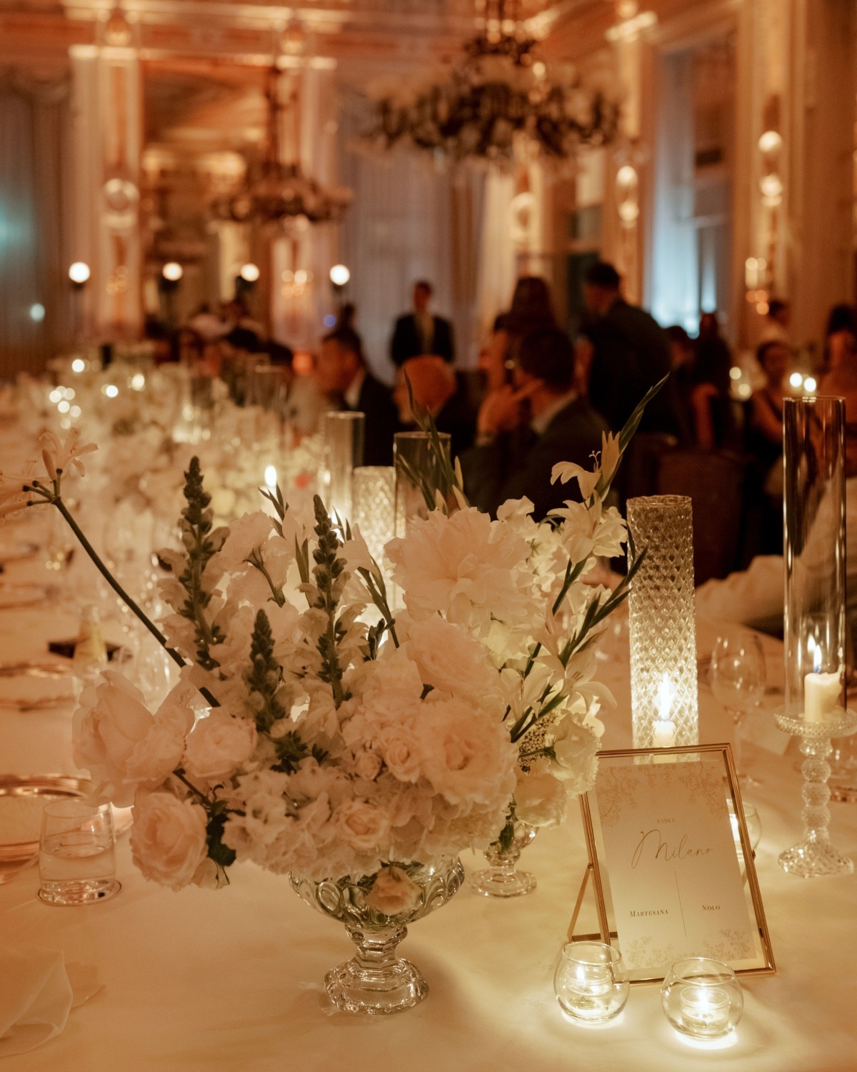 whimsical all white centerpieces