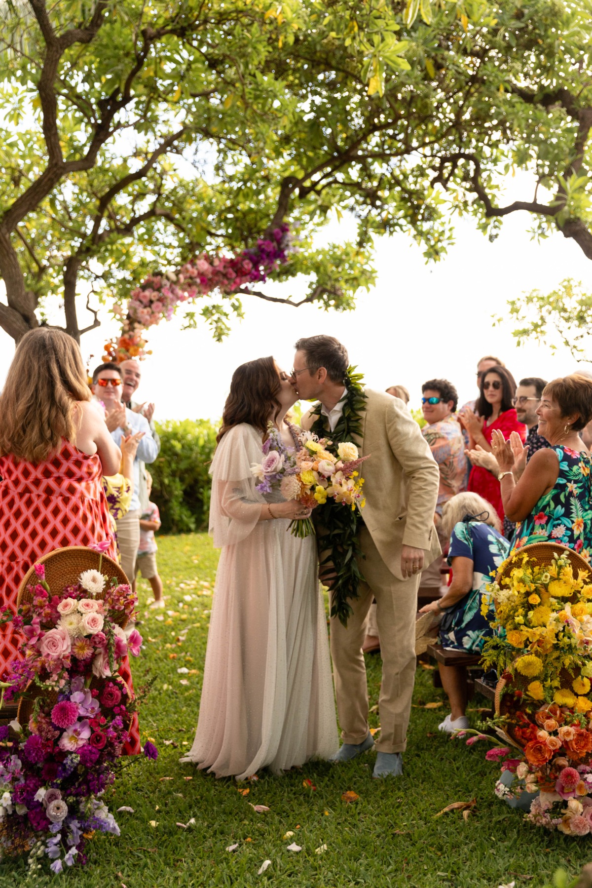 wedding kiss photo ideas
