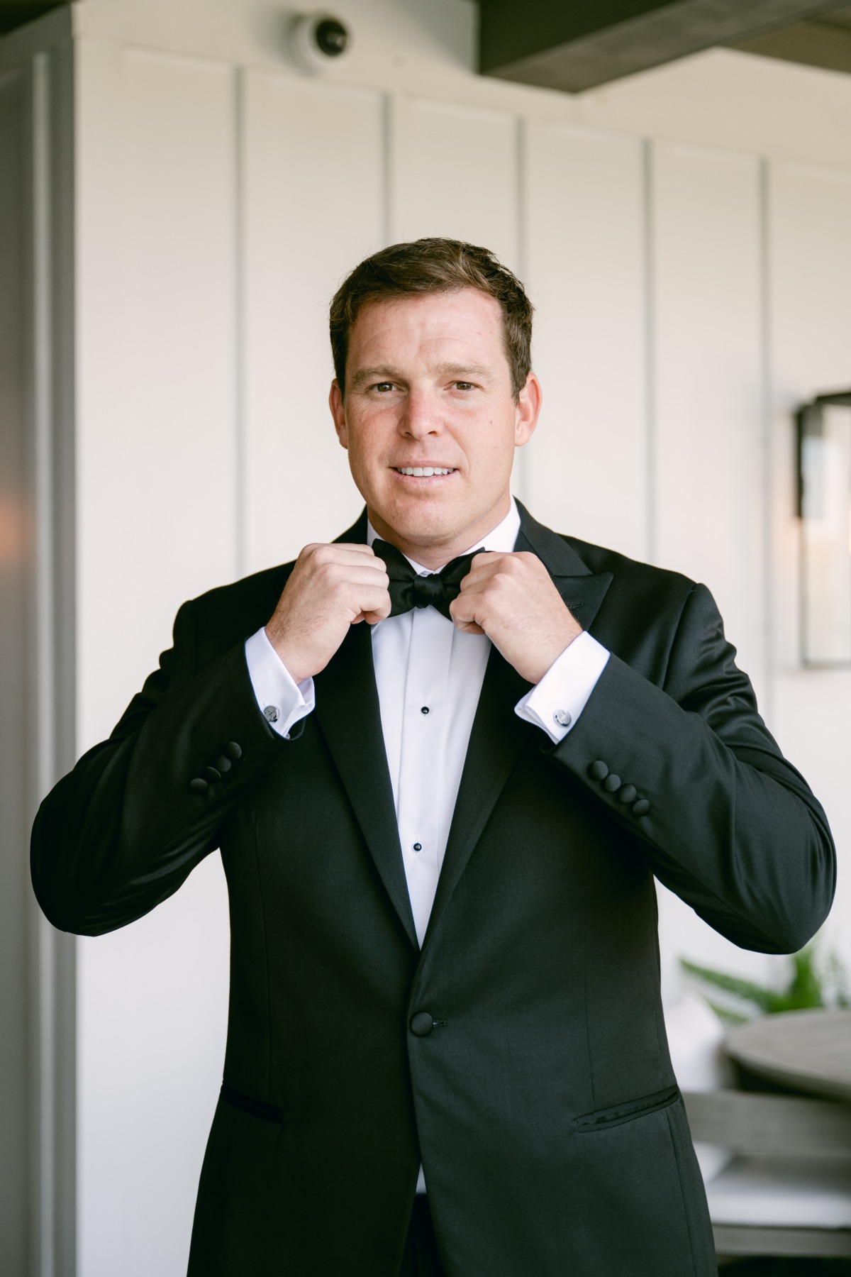 groom in black tuxedo