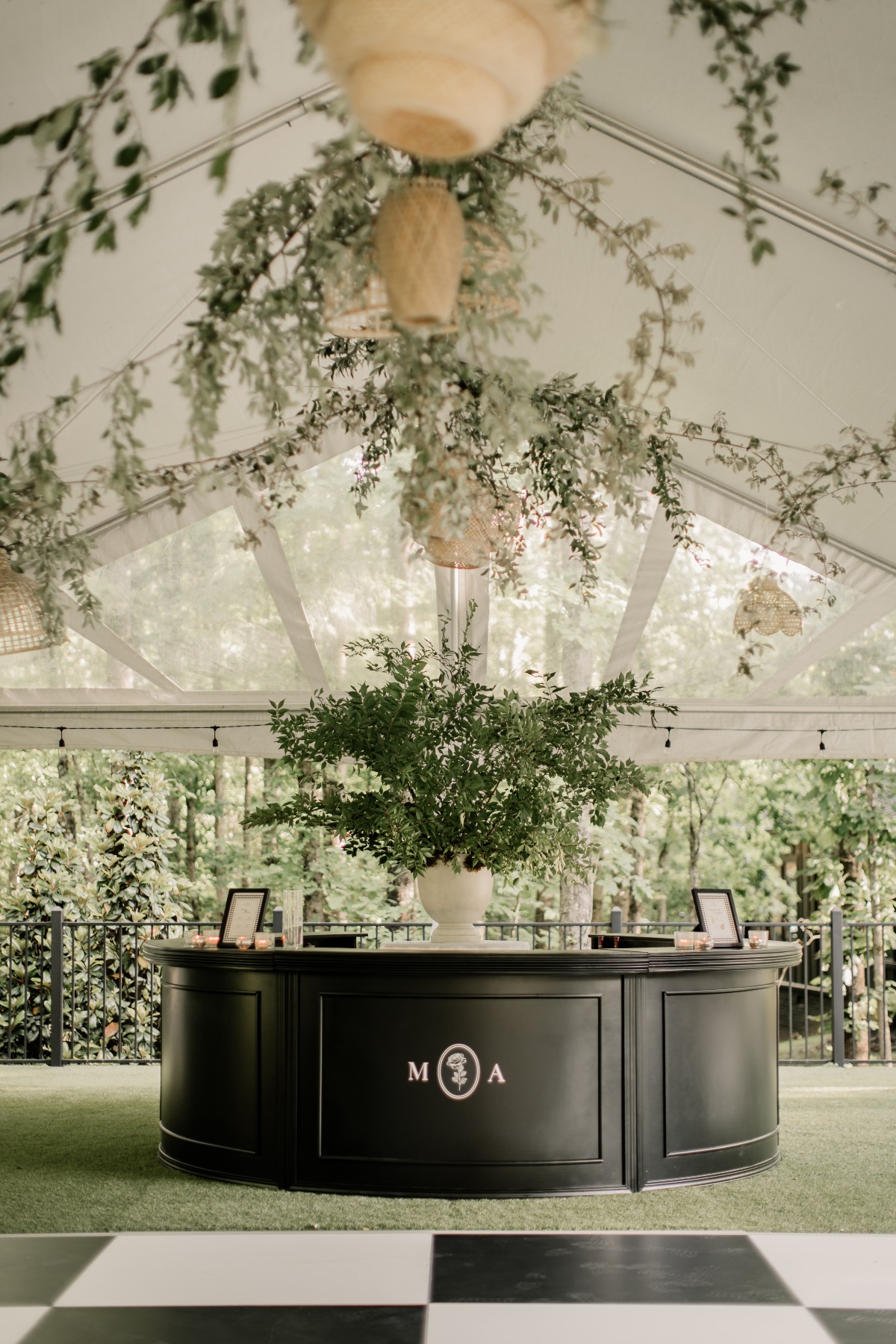 custom round bar for wedding