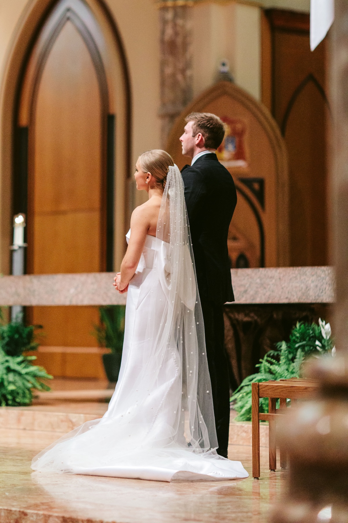 bow wedding dress