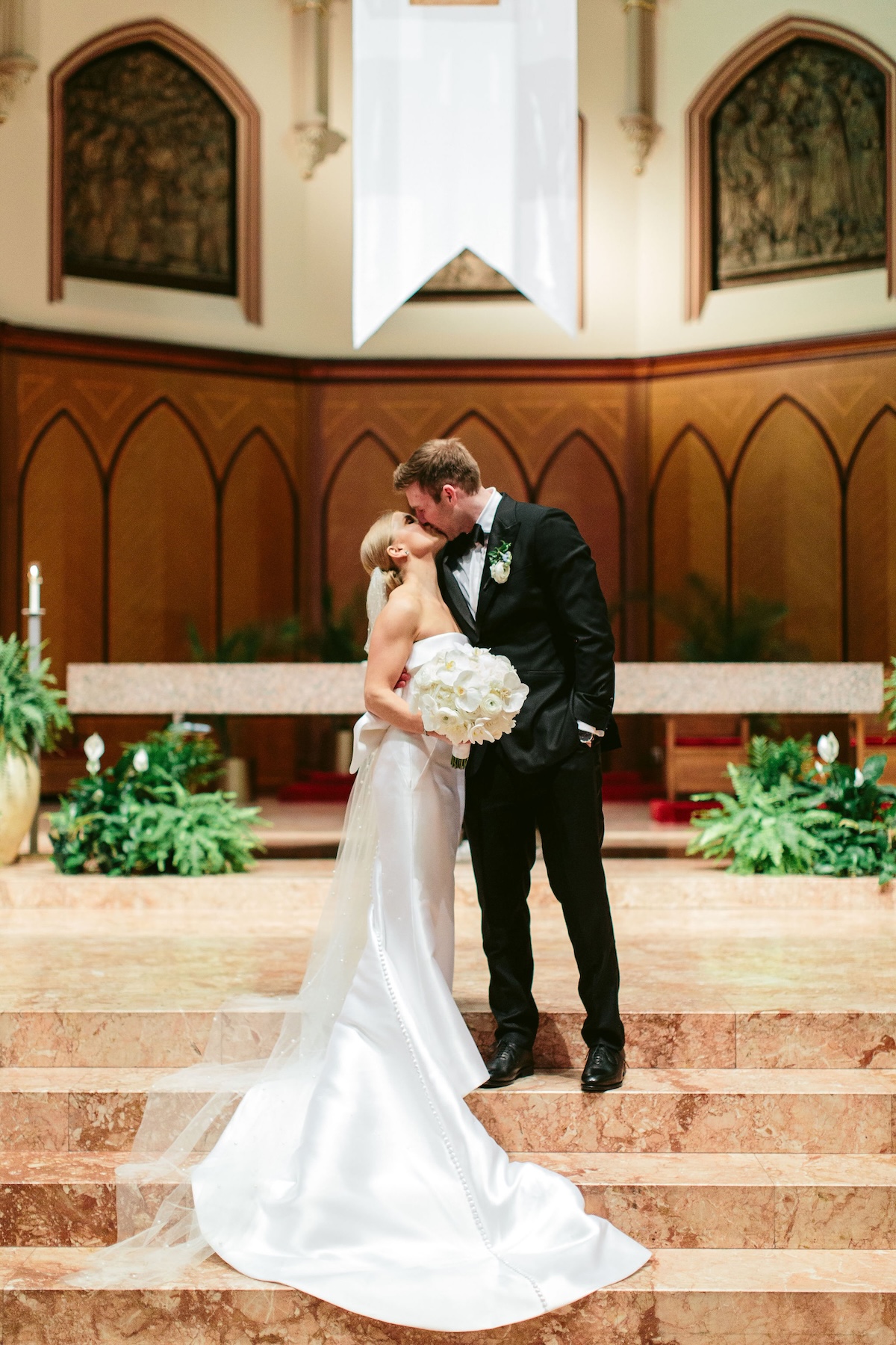 nicodemcreative-mackenziemaxwedding-theadlerplanetariumchicago-477