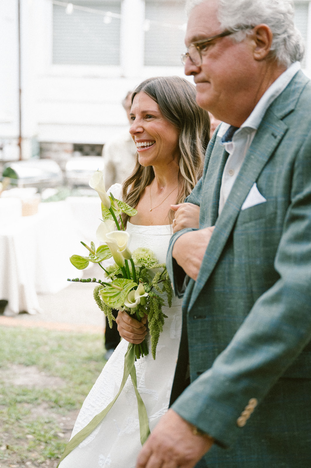 puff-sleeve wedding dress