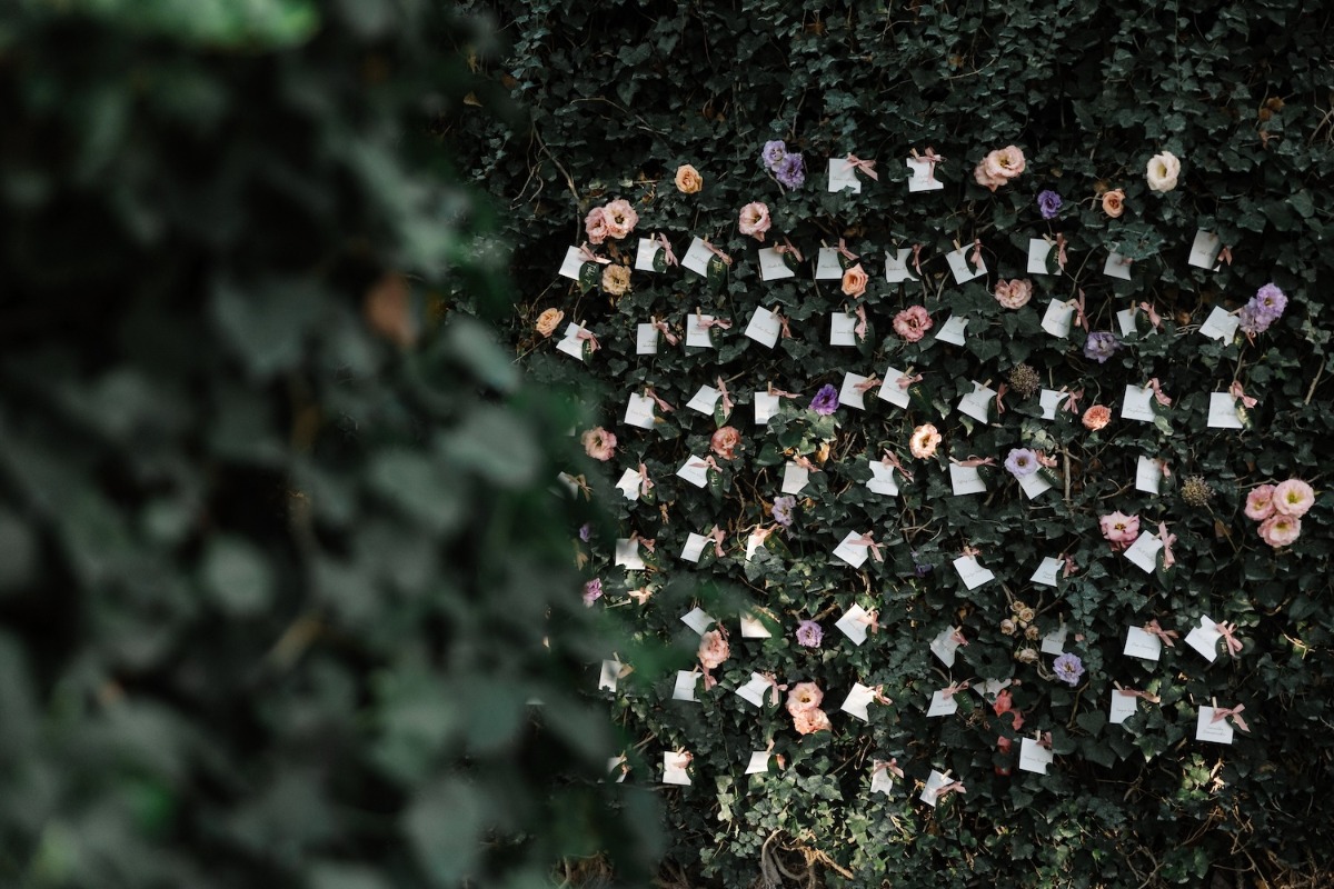 hedge wall escort display for wedding