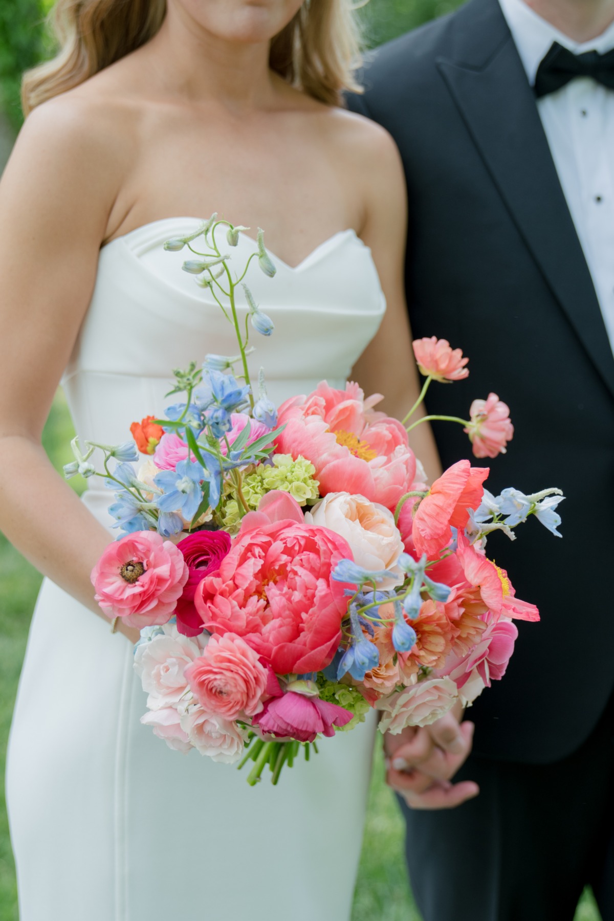 gorgeous peony bouquet
