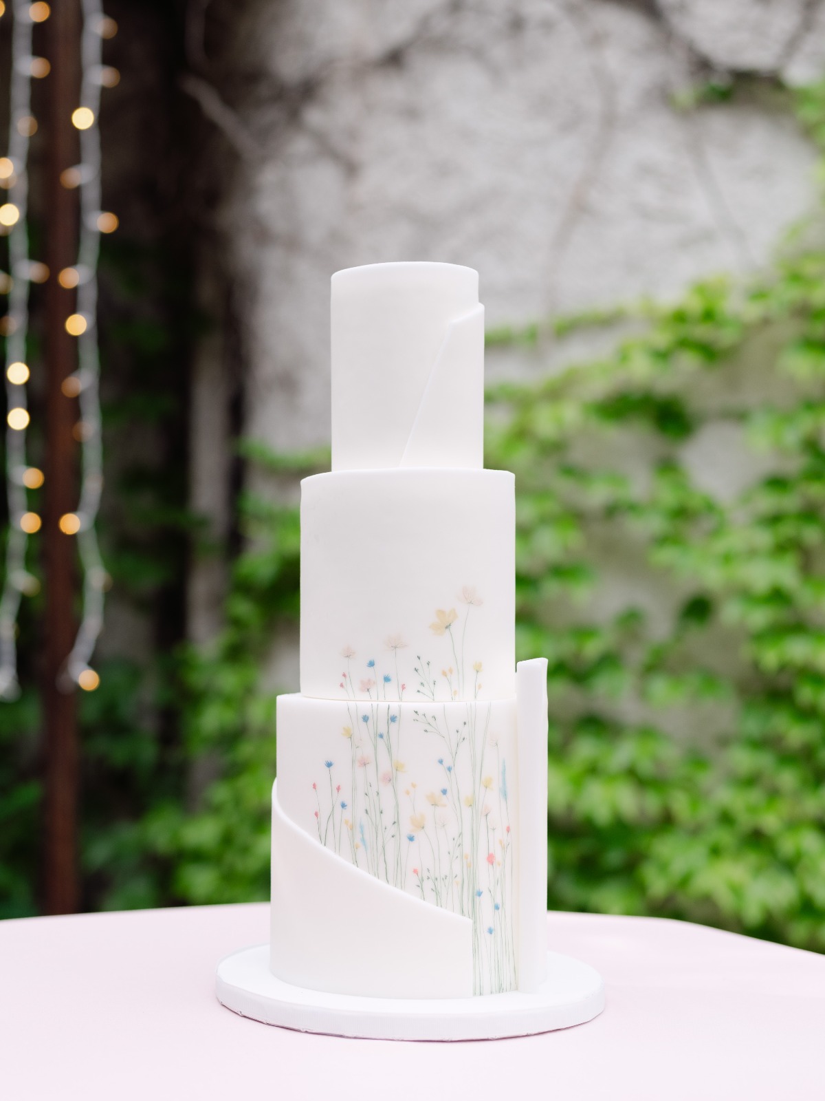 painted flowers on modern wedding cake