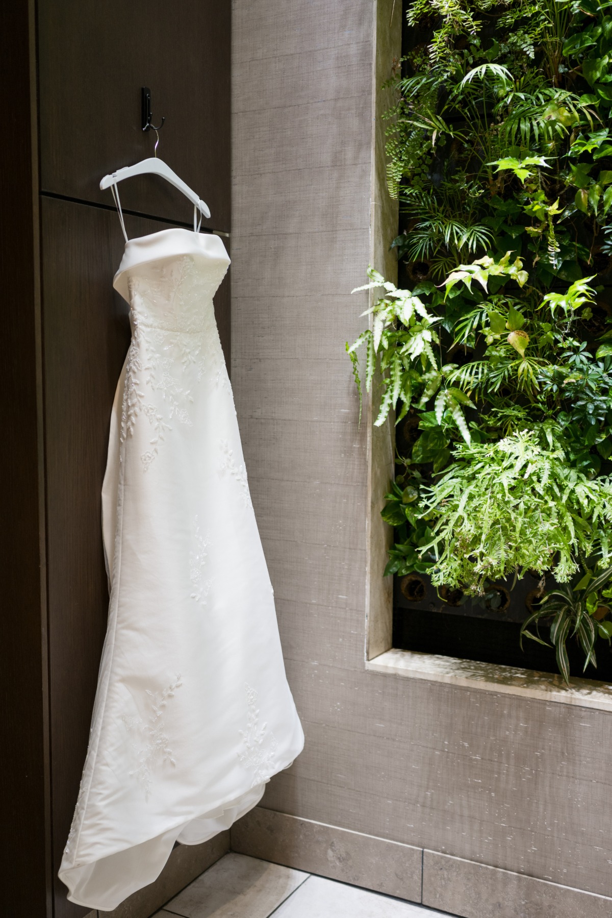 minimalist wedding gown