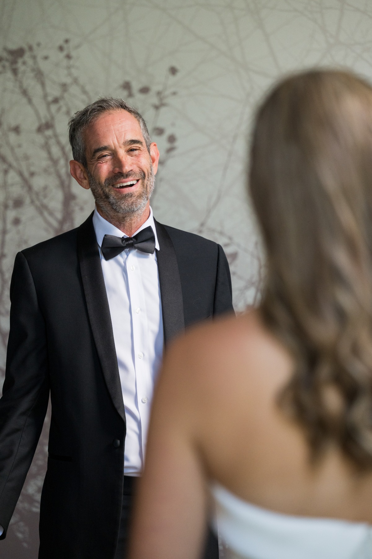 father of the bride first look photo ideas