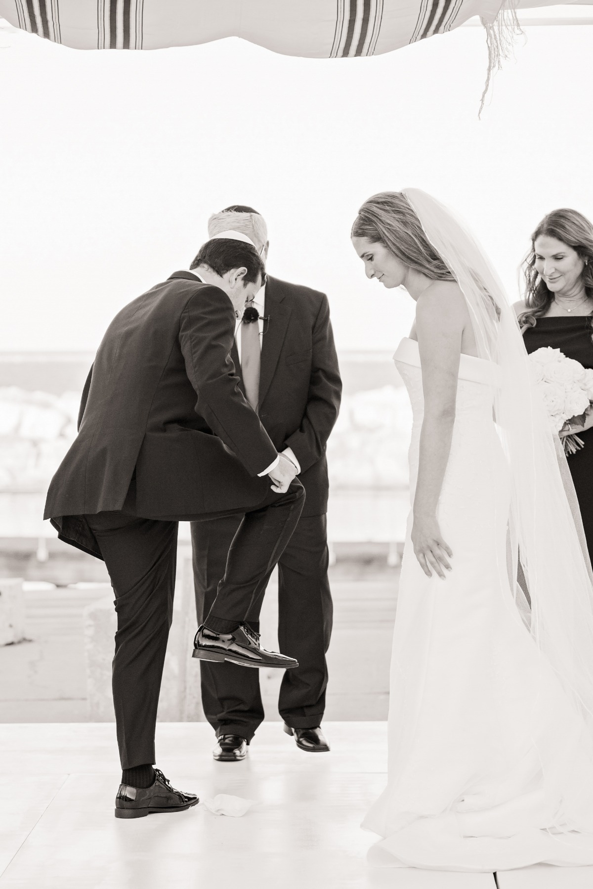 stomping on the glass wedding tradition