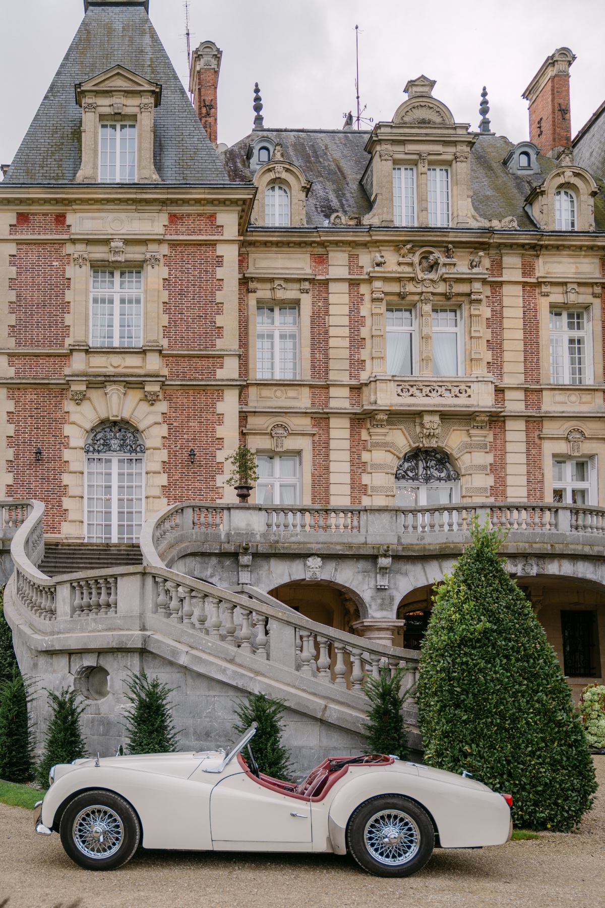 where to rent a vintage car in paris