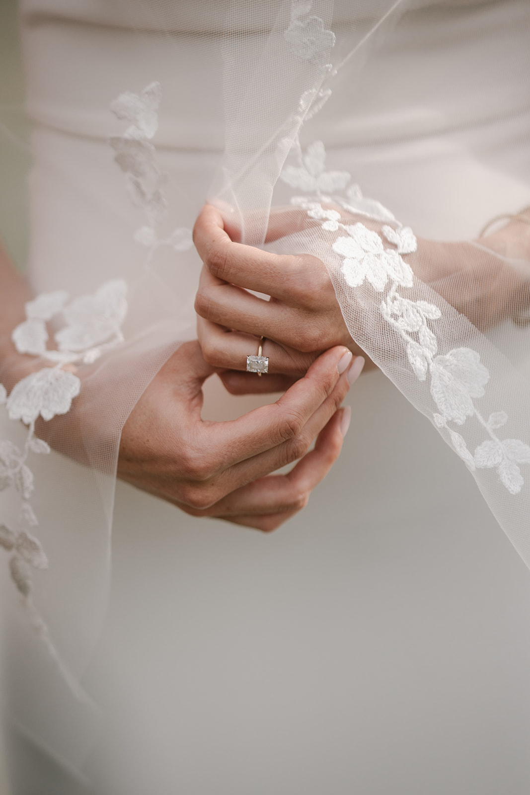 lace trimmed veil