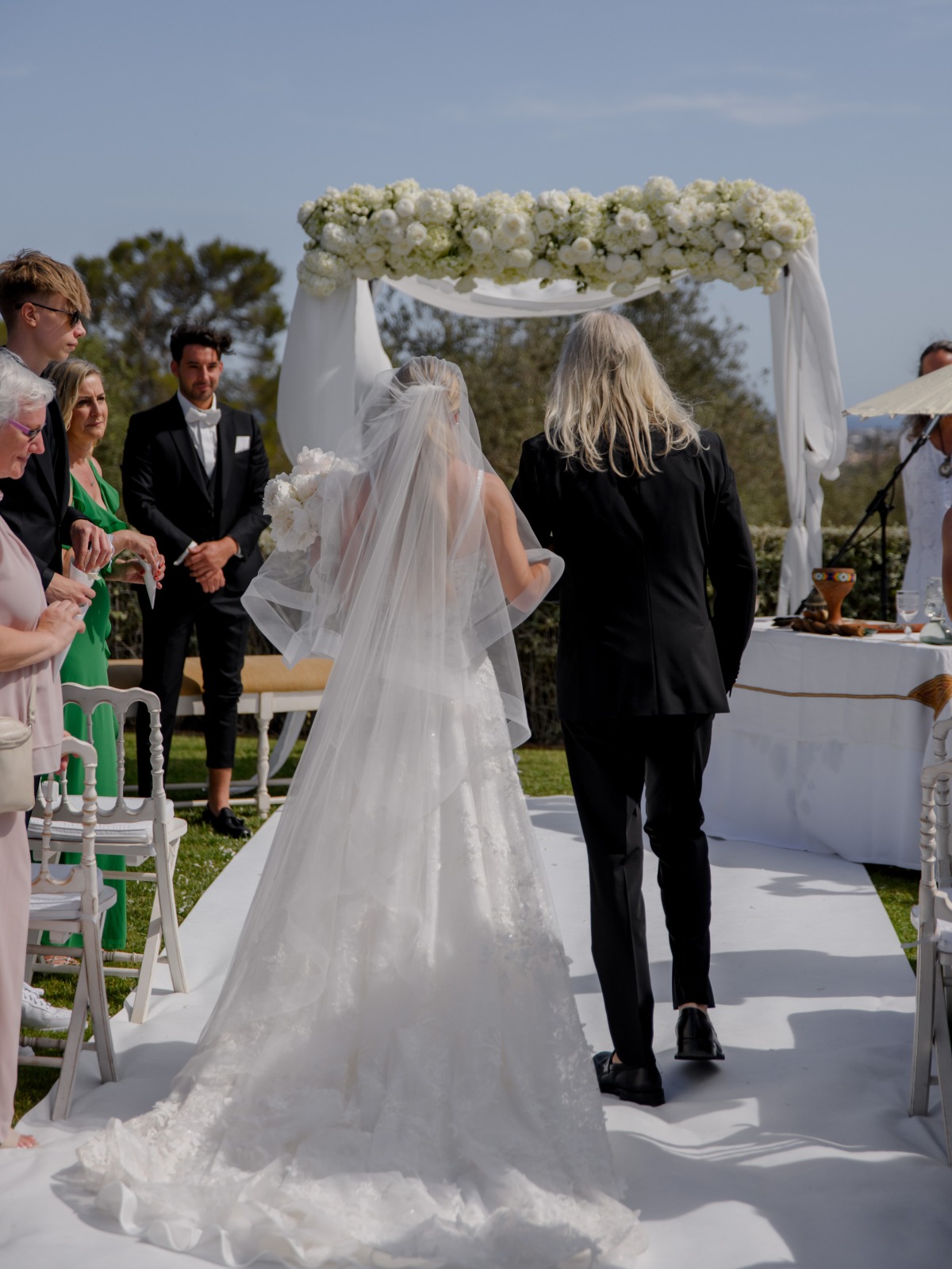 father walking bride down the aisle 