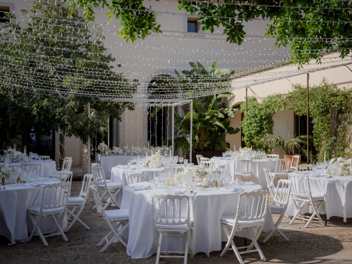 vintage white folding chairs for wedding