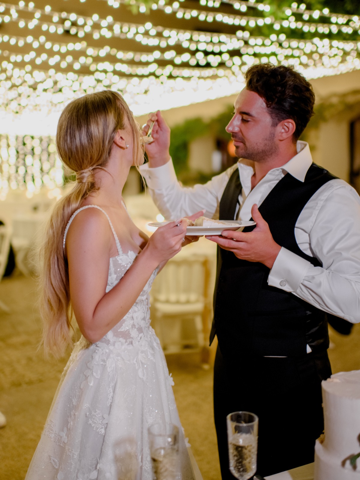 cake cutting photo ideas for wedding