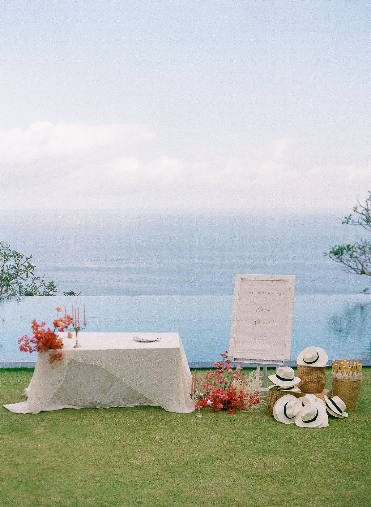 wedding favors hats and parasols