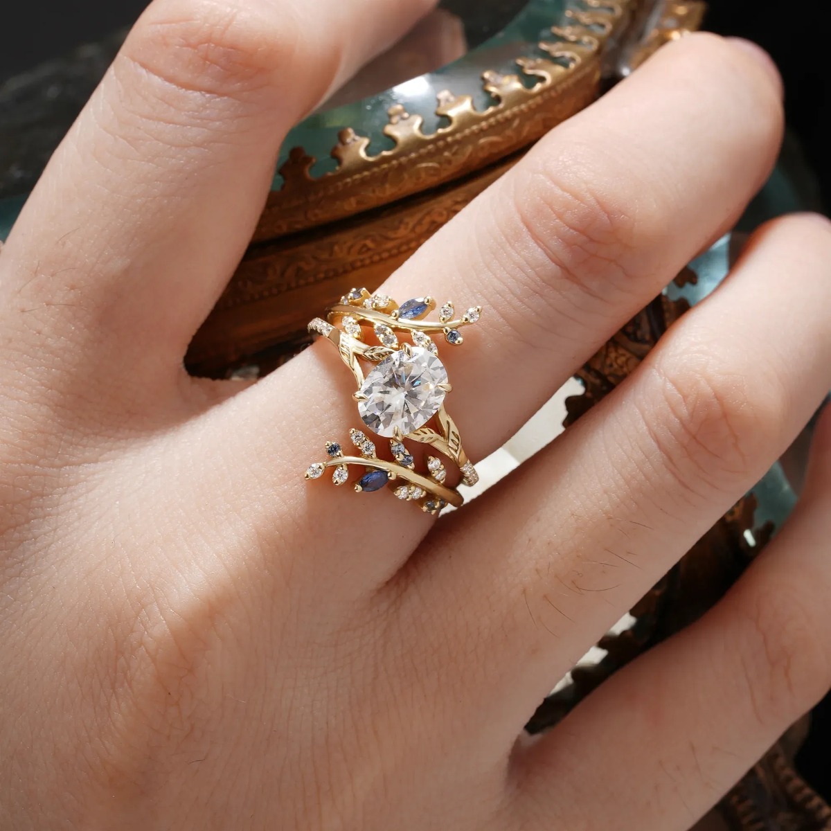 gemsmagic-aphrodite-oval-moissanite-half-eternity-leaf-engagement-ring-set2
