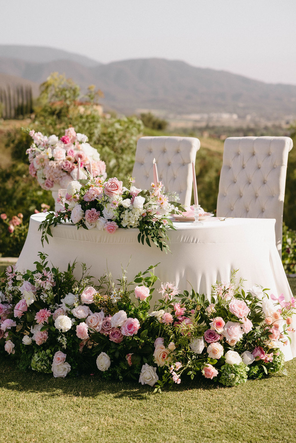 pink rose florals for sweetheart table