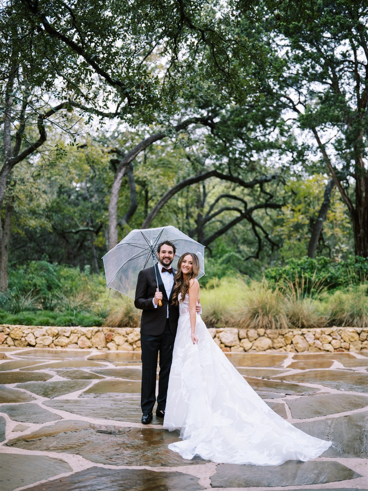 rainy day wedding photos